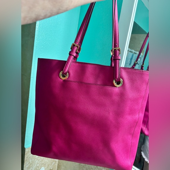 Michael Kors Pink Jet Set Travel Large Saffiano Leather Tote Bag. Like New - Picture 3 of 4